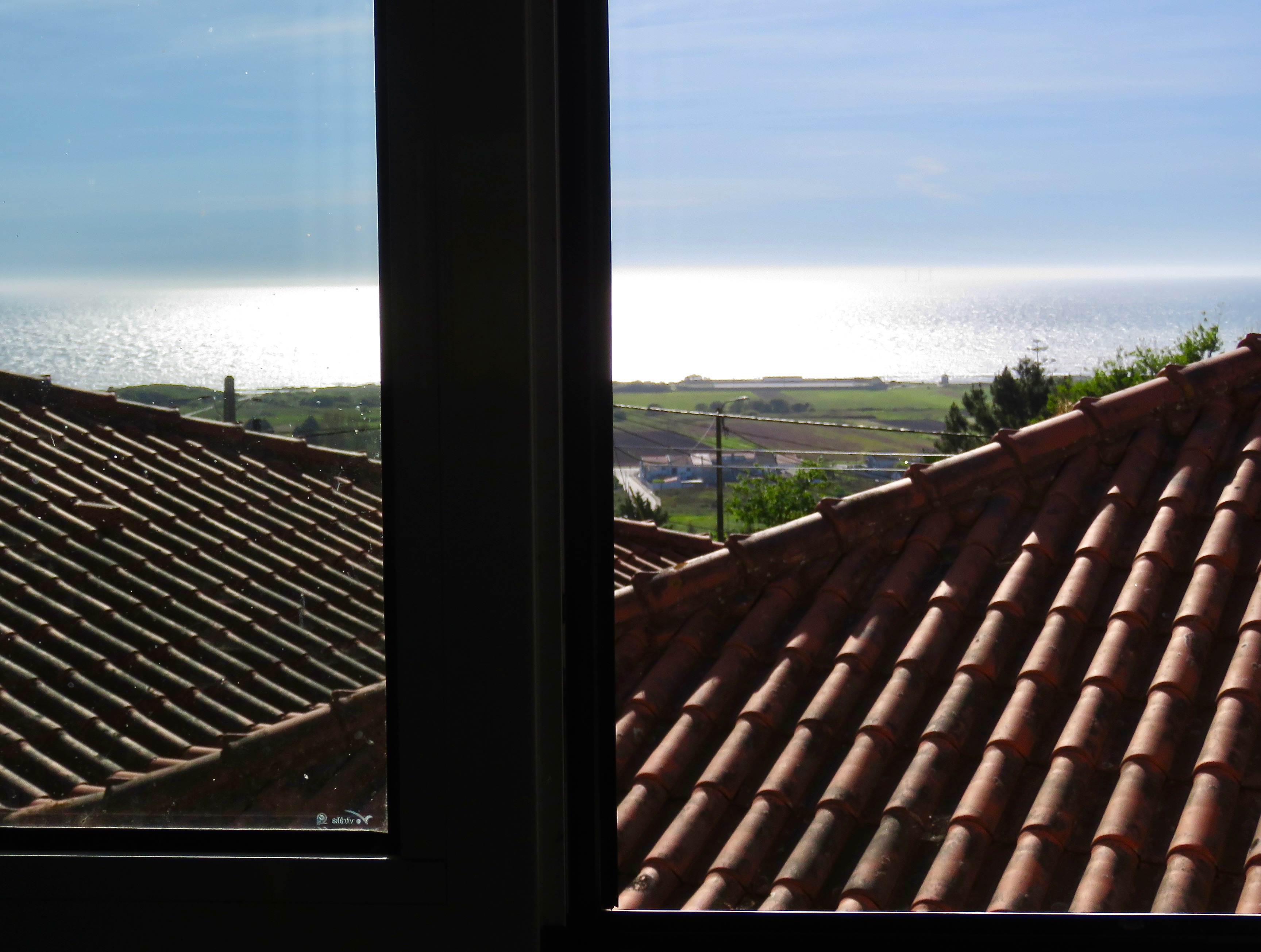 Vista da janela para o mar